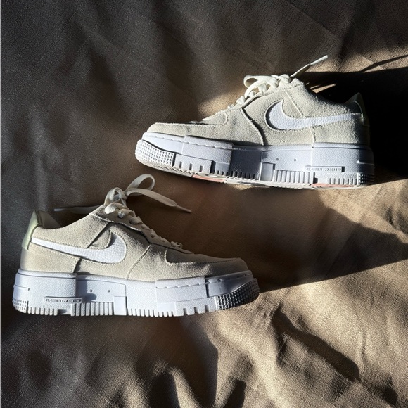 Nike Air Force 1 Pixel sage green, cream with pink accents - Picture 6 of 12